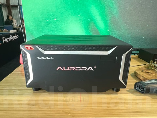 Трансивер Aurora AU-510 на выставке Фотография Трансивера Aurora AU-510 на выставке