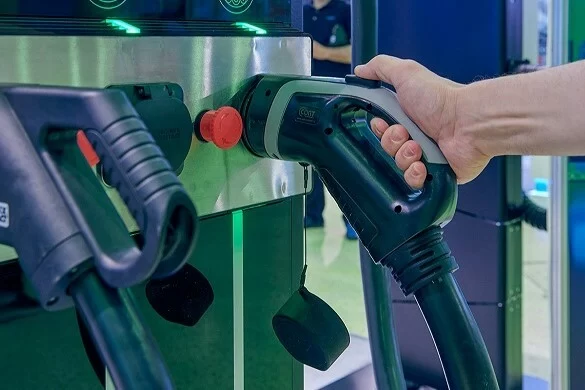 В Москве разработали станцию для быстрой зарядки сразу нескольких электромобилей В Москве разработали станцию для быстрой зарядки сразу нескольких электромобилей